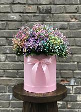 Цветочная композиция из Гипсофила и Розы в шляпной коробке в Кунашак