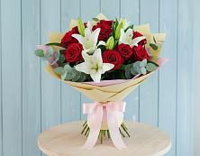 Букет цветов из:  Лилии и Розы в Кунашак