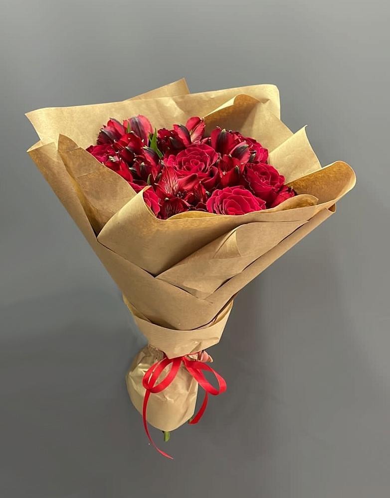 Букет цветов из: Альстромерии и Розы в Кунашак