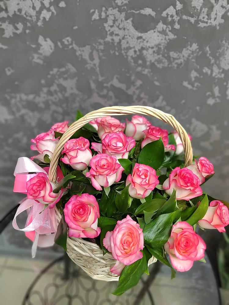 Цветочная композиция из Розы в корзине в Кунашак