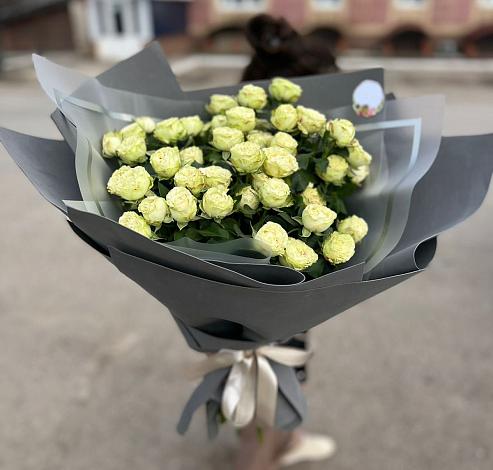 Букет Белые кустовые розы Солинеро в Кунашак