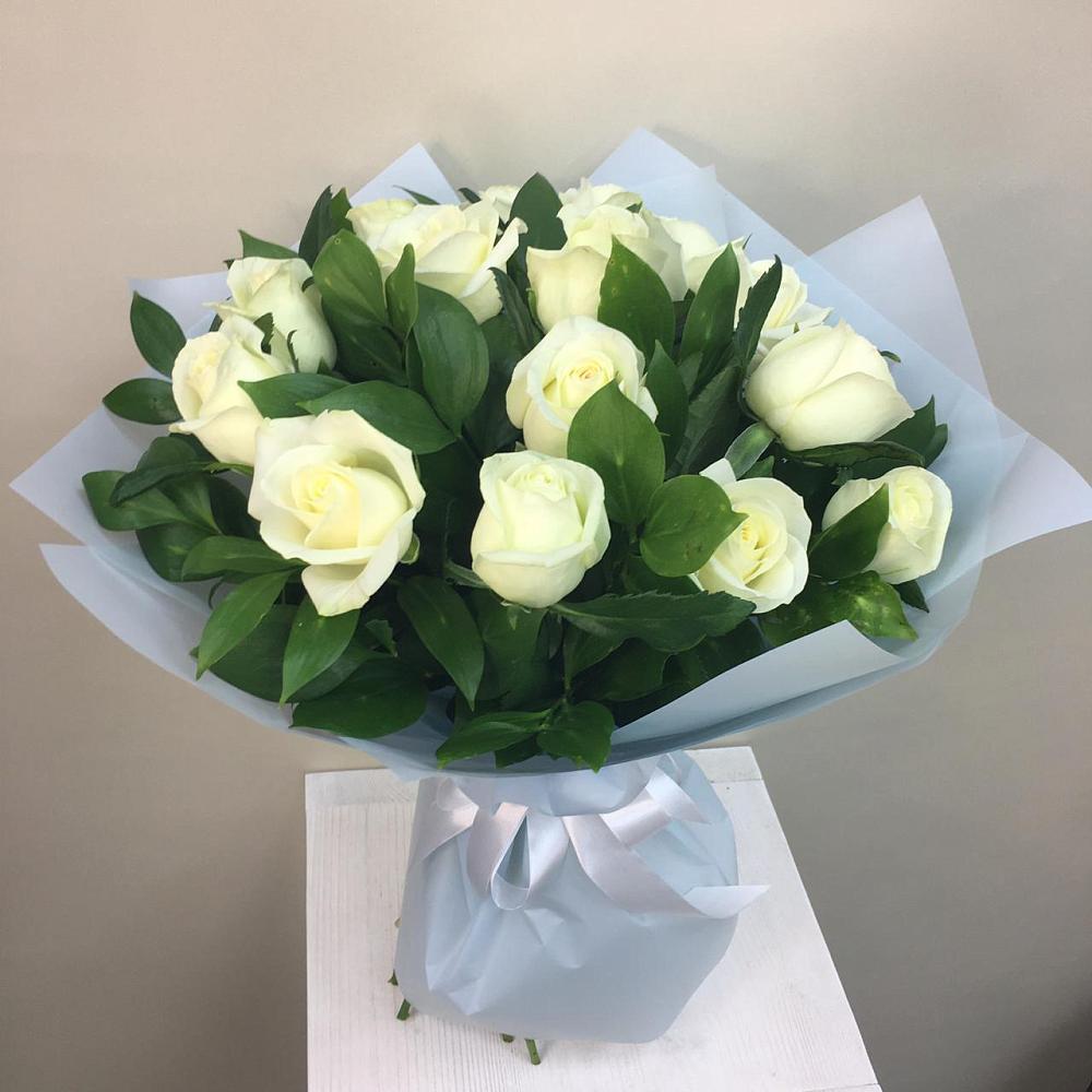 Букет 15 Белых роз Проуд в Кунашак