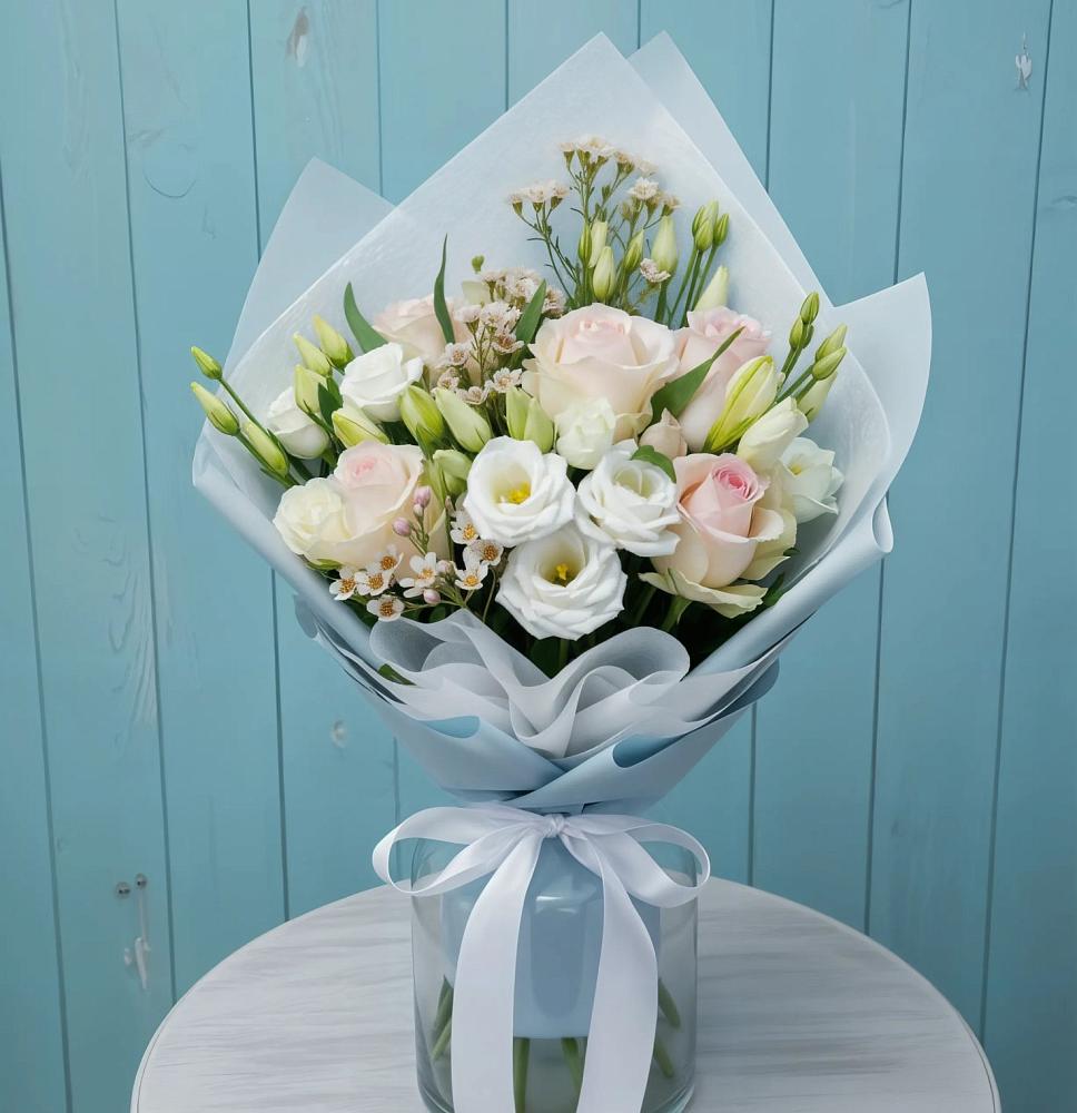 Букет цветов из: Розы и Лизиантусы в Кунашак