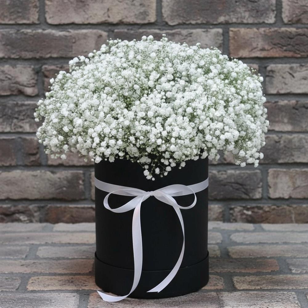 Цветочная композиция из Гипсофила в шляпной коробке в Кунашак