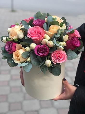 Цветочная композиция из Розы в шляпной коробке в Кунашак