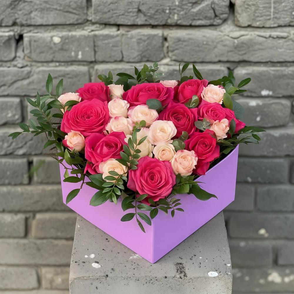 Цветочная композиция из Розы в коробке в Кунашак