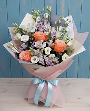 Букет цветов из:  Лизиантусы, Розы, Альстромерии и Гипсофила в Кунашак