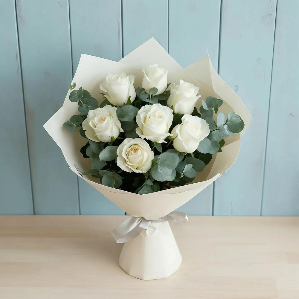 Букет Белые розы в Эвкалипте в Кунашак