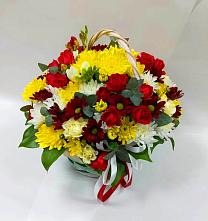Цветочная композиция из Хризантемы и Розы в корзине в Кунашак