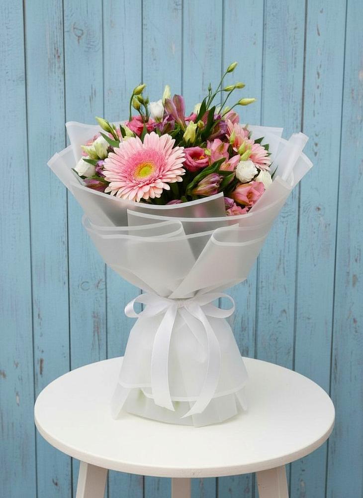 Букет цветов из: Герберы, Альстромерии и Лизиантусы в Кунашак