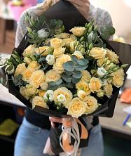 Букет птица счастья в Кунашак Букет цветов из: Розы и Лизиантусы в Кунашак