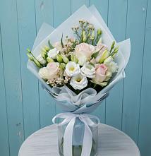 Букет цветов из:  Розы и Лизиантусы в Кунашак