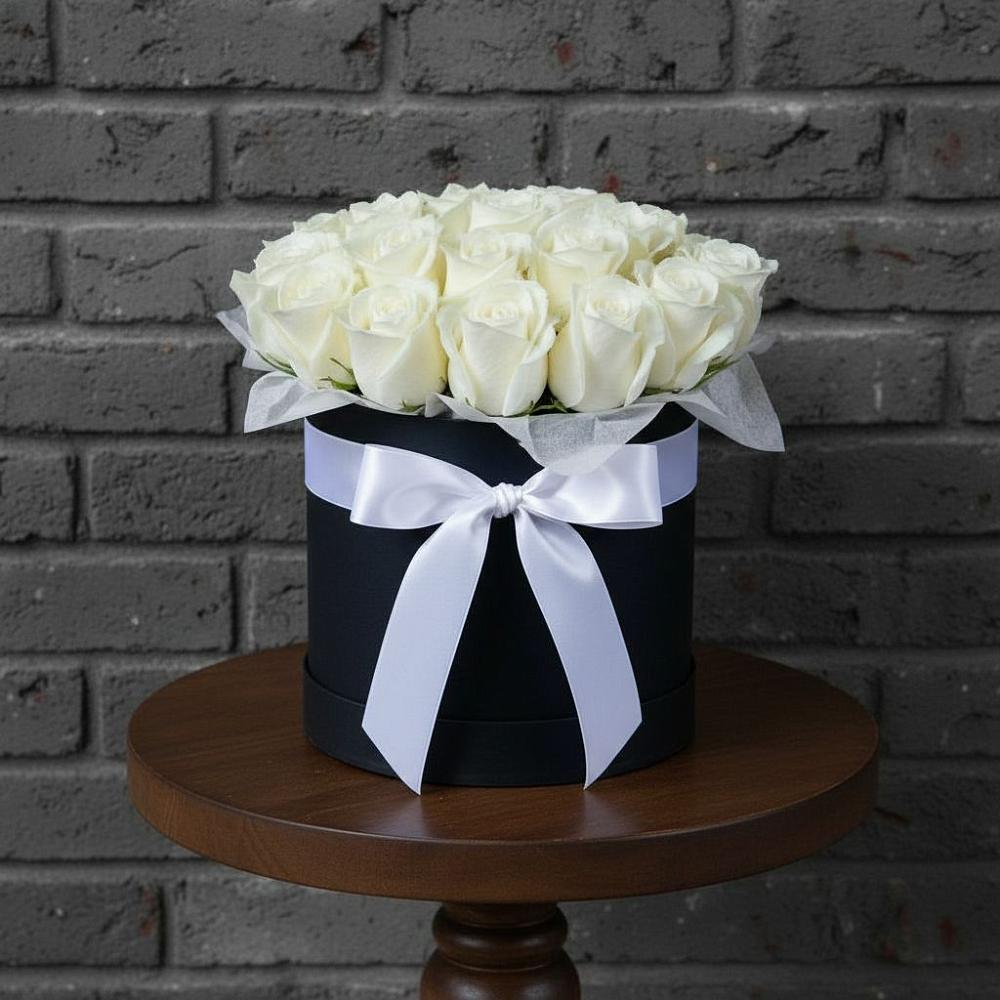 Цветочная композиция из Розы в шляпной коробке в Кунашак