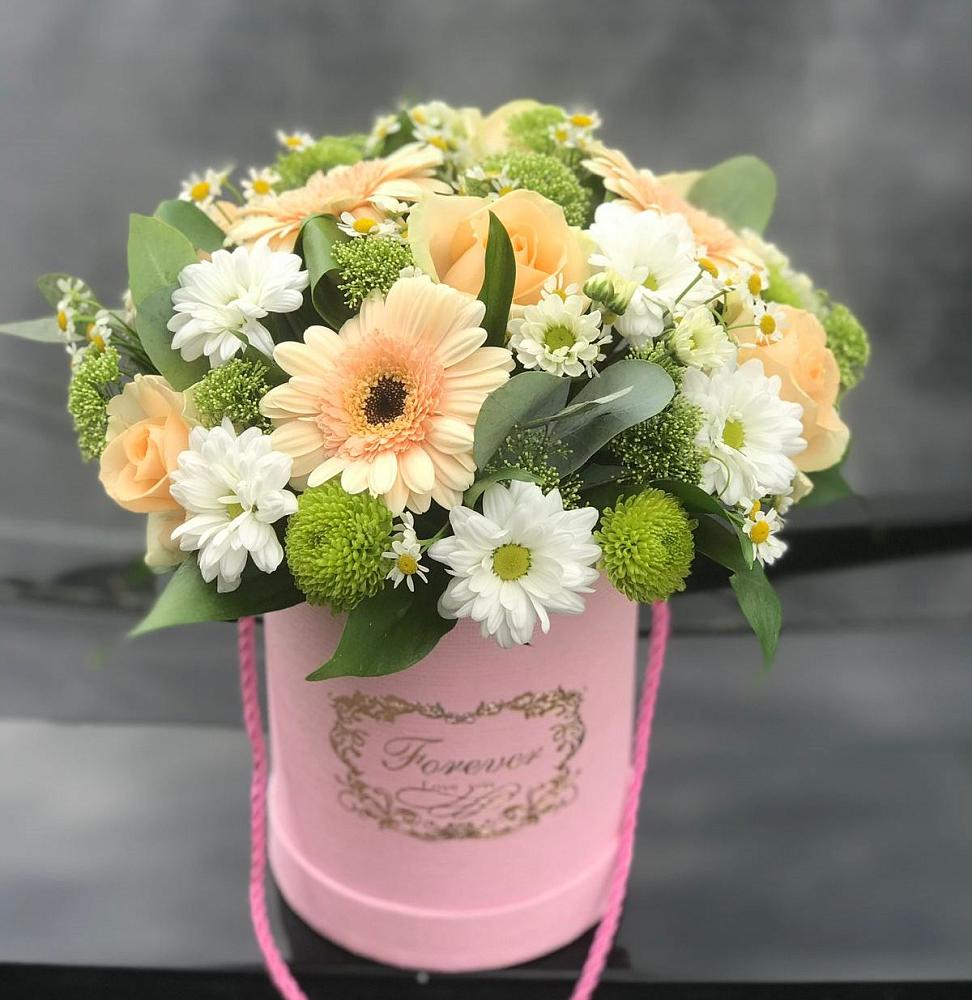 Цветочная композиция из Розы, Герберы и Хризантемы в шляпной коробке в Кунашак