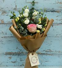 Букет цветов из:  Розы и Лизиантусы в Кунашак