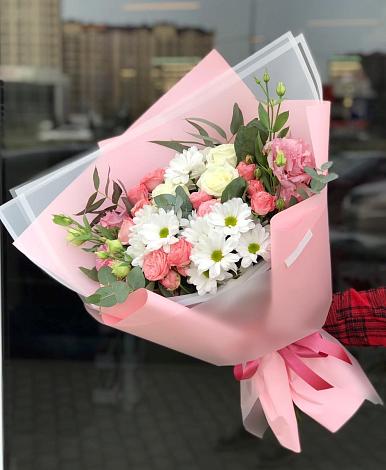 Букет цветов из: Розы, Лизиантусы и Хризантемы в Кунашак