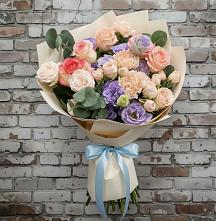 Букет цветов из:  Розы, Лизиантусы и Гвоздики в Кунашак