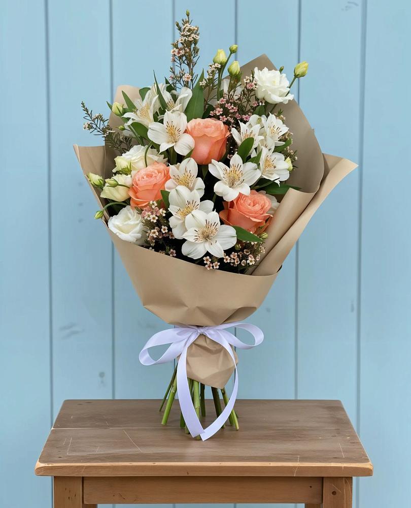 Букет цветов из: Альстромерии, Лизиантусы, Розы и Хризантемы в Кунашак
