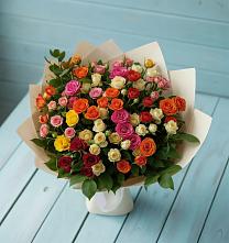 Букет Микс из разноцветных кустовых роз в Кунашак