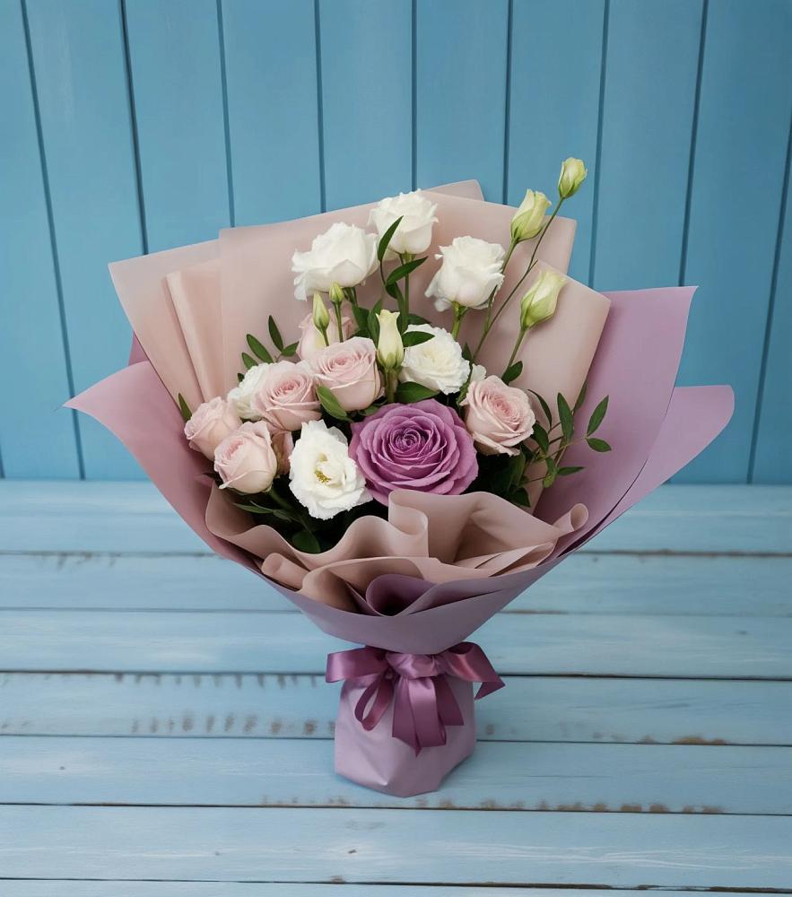 Букет цветов из: Розы и Лизиантусы в Кунашак